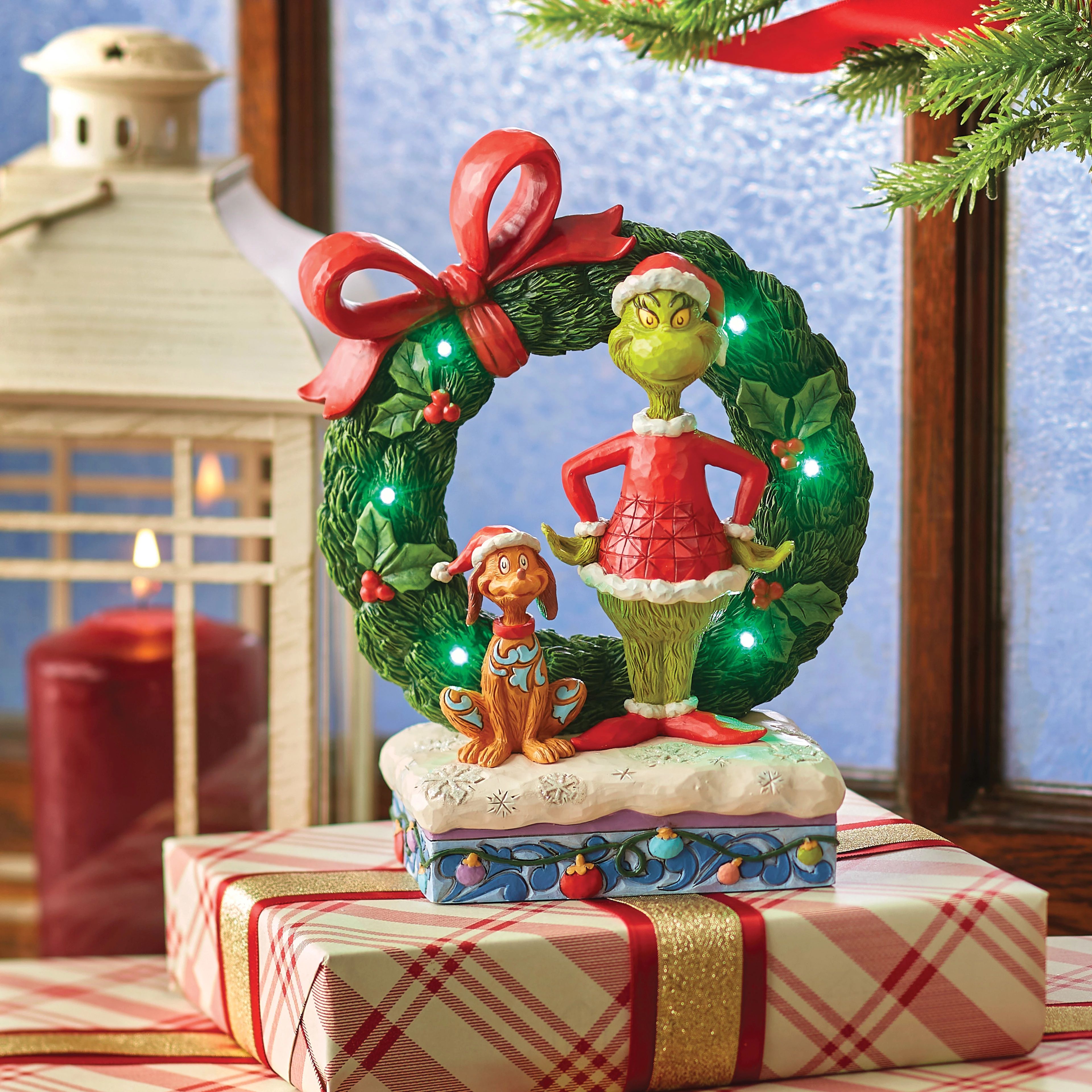 Grinch & Max in Wreath